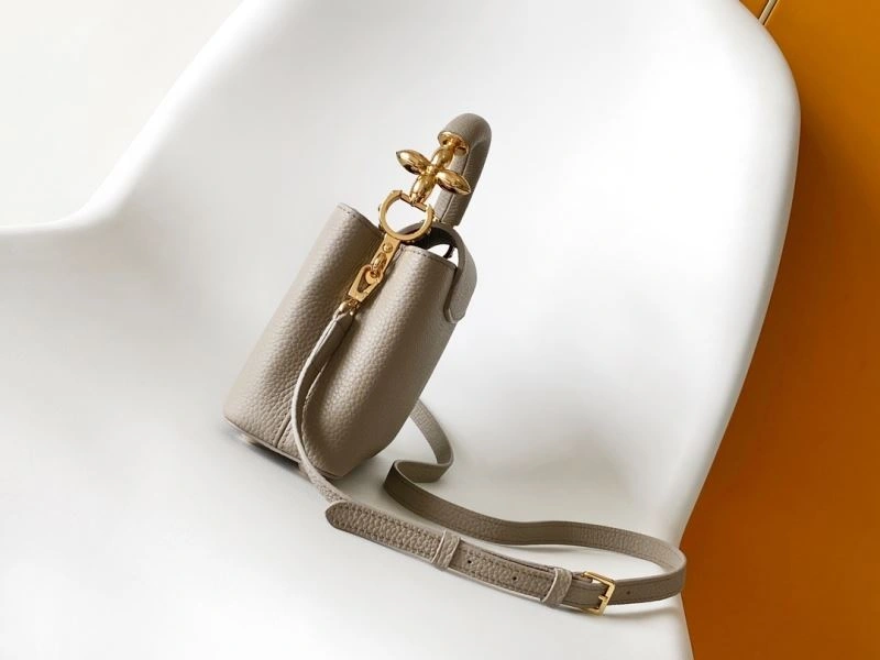 ComfortFit Louis Vuitton Capucines BB Bags 93816