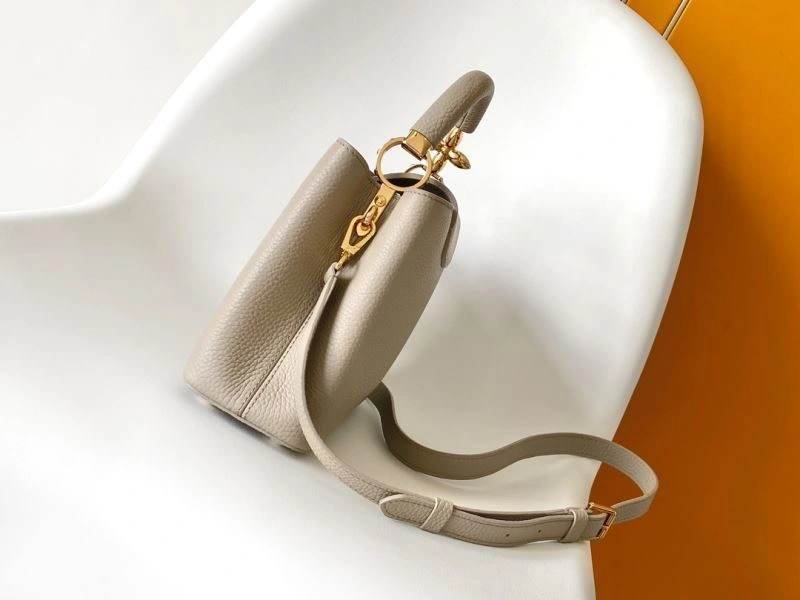 Minimalist Louis Vuitton Capucines BB Bags 93814