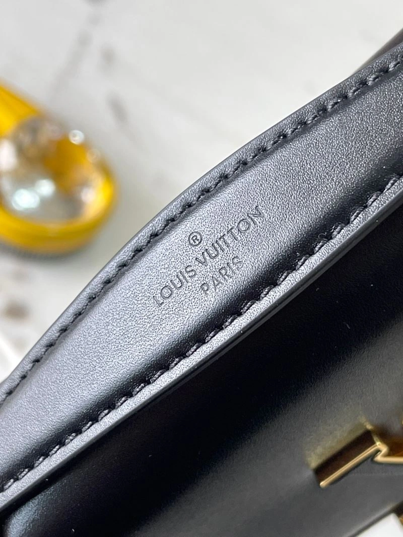 ZipUp Louis Vuitton Capucines BB Bags 93631