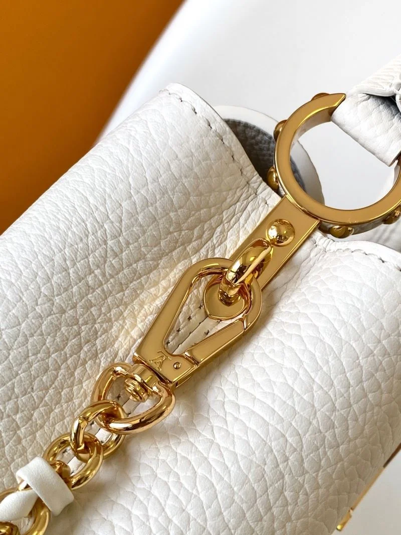 Louis Vuitton Capucines BB Bags StreetReady 43382