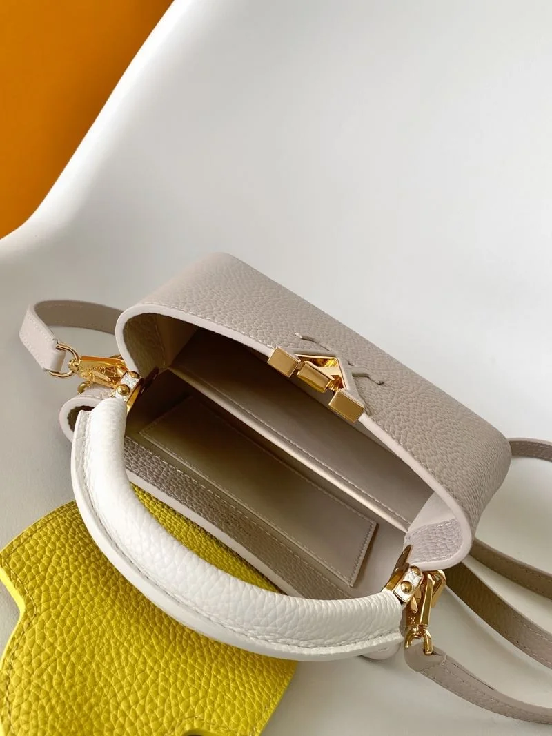 Unisex Louis Vuitton Capucines BB Bags 43377
