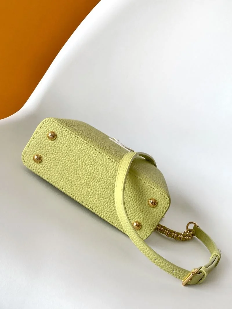 Cozy Louis Vuitton Capucines BB Bags 43413