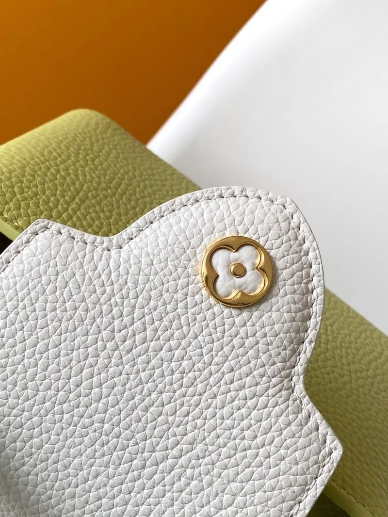 Cozy Louis Vuitton Capucines BB Bags 43413