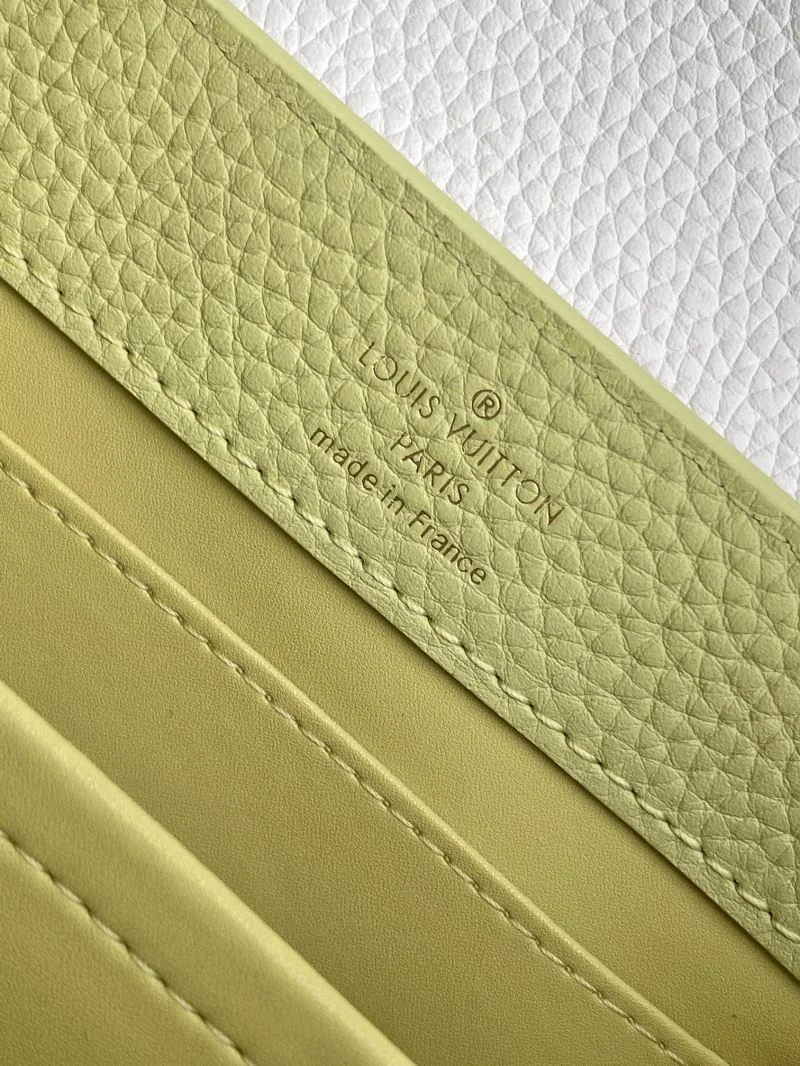 Cozy Louis Vuitton Capucines BB Bags 43413