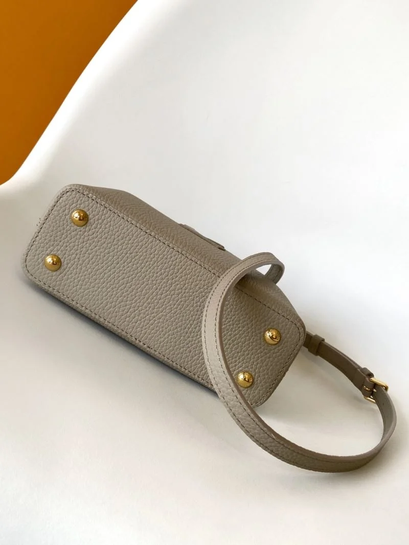 SmoothTexture Louis Vuitton Capucines BB Bags 42954