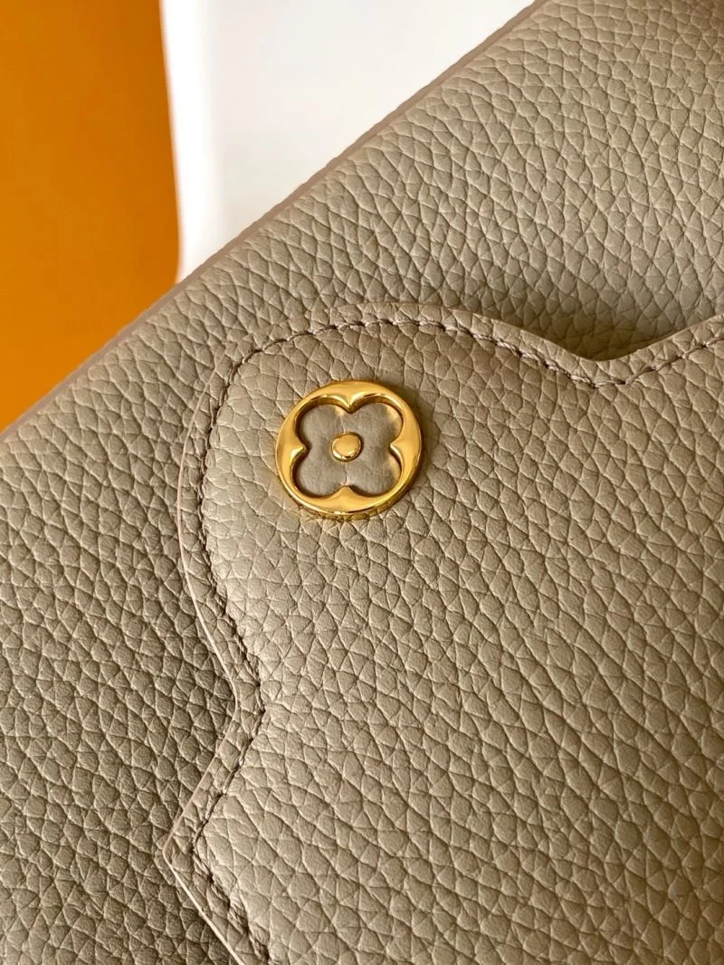 SmoothTexture Louis Vuitton Capucines BB Bags 42954