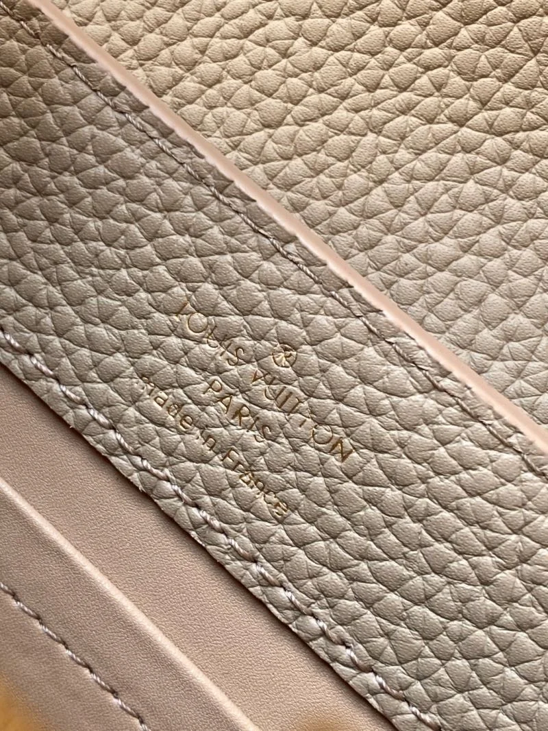 SmoothTexture Louis Vuitton Capucines BB Bags 42954