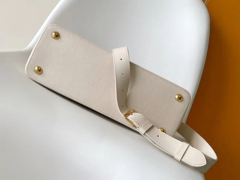 MoistureWicking Louis Vuitton Capucines BB Bags 42912
