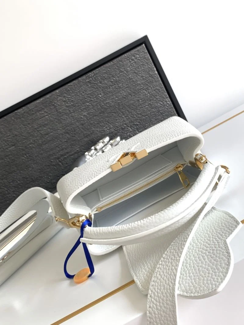 Functional Louis Vuitton Capucines BB Bags 41366