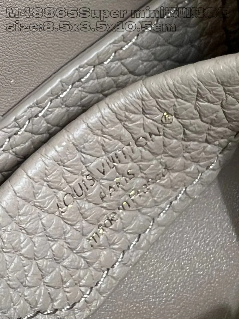 Unisex Louis Vuitton Capucines BB Bags 41396