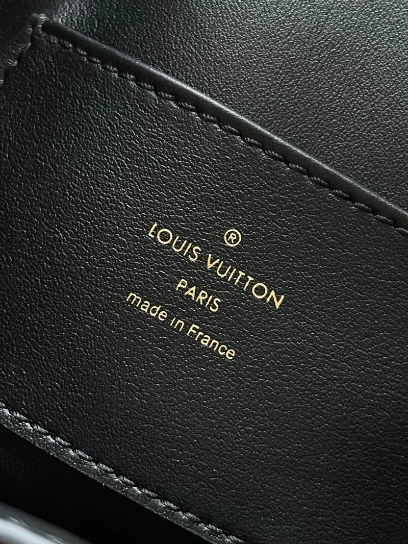 Louis Vuitton Capucines BB Bags Versatile 41306