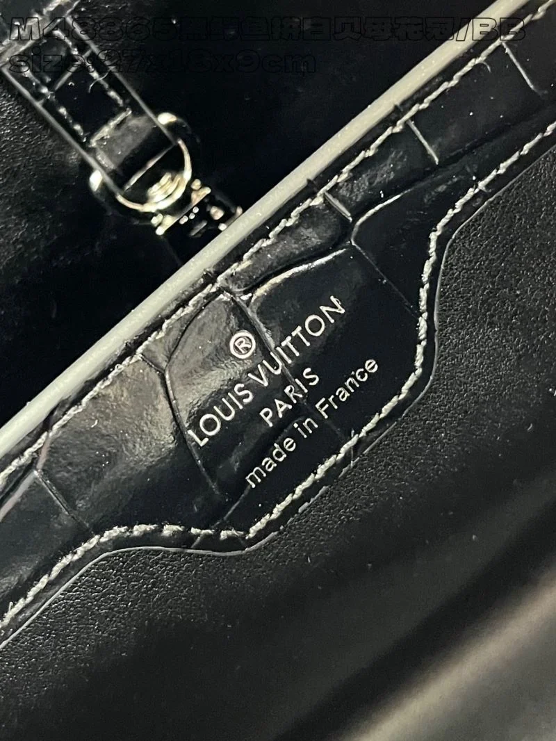 Flexible Louis Vuitton Capucines BB Bags 41309