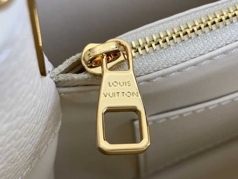 FlexibleFit Louis Vuitton Capucines BB Bags 41303
