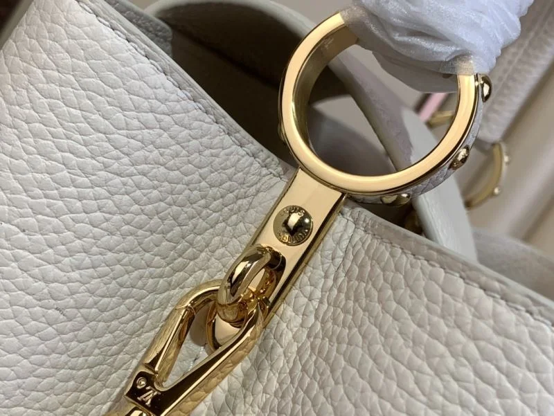 Timeless Louis Vuitton Capucines BB Bags 41293