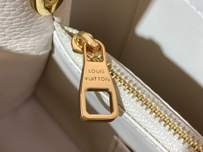 Timeless Louis Vuitton Capucines BB Bags 41293