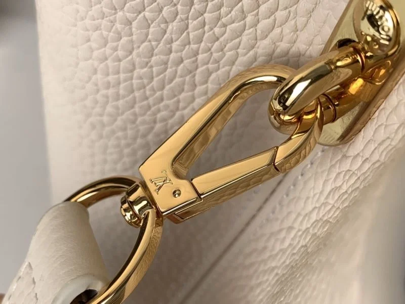 Timeless Louis Vuitton Capucines BB Bags 41293