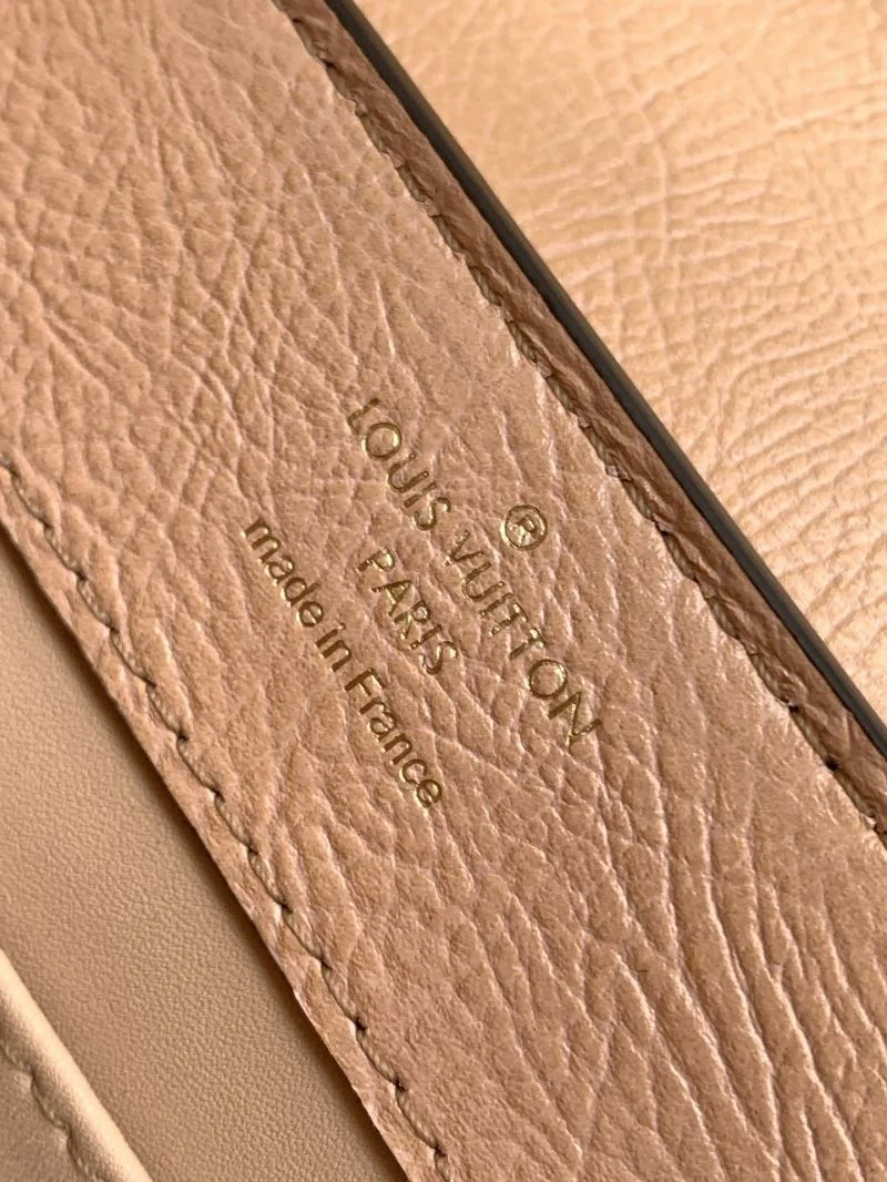 Classic Louis Vuitton Capucines BB Bags 41283