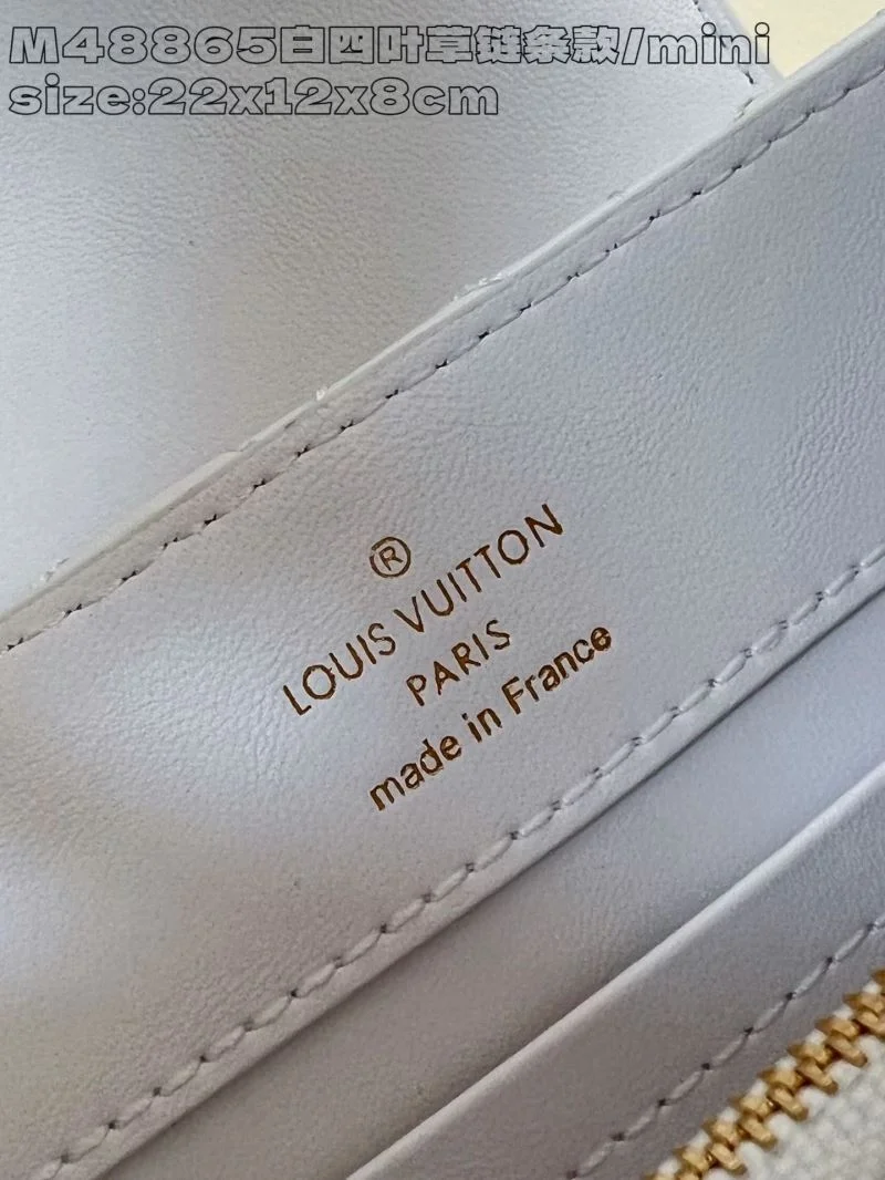 Fashionable Louis Vuitton Capucines BB Bags 41295