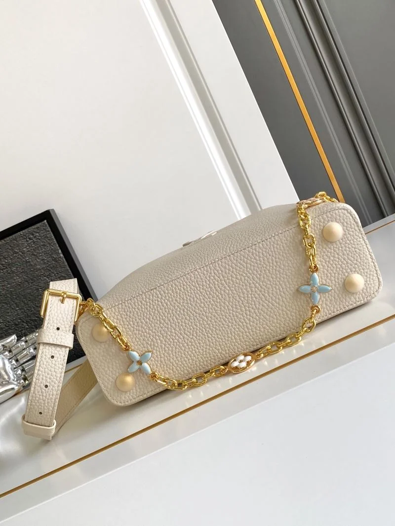 Minimalist Louis Vuitton Capucines BB Bags 40738