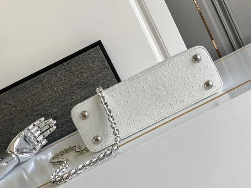 UrbanChic Louis Vuitton Capucines BB Bags 40704