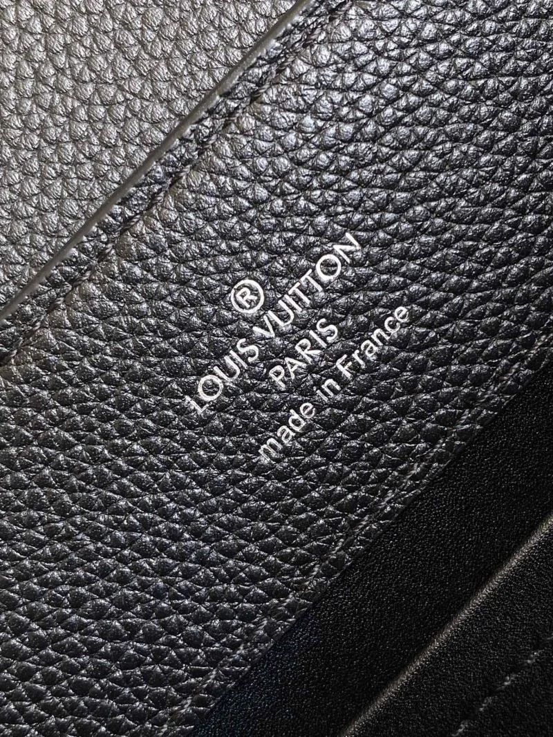 Bold Louis Vuitton Capucines BB Bags 40724