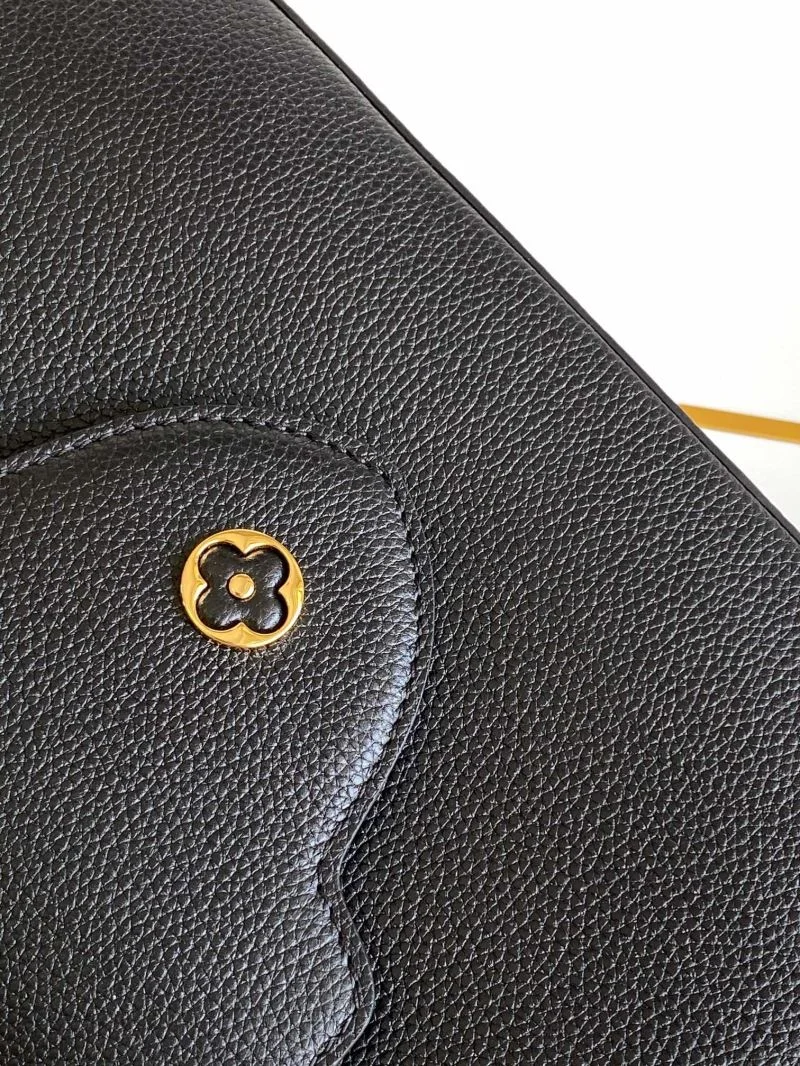 Neat Louis Vuitton Capucines BB Bags 40685