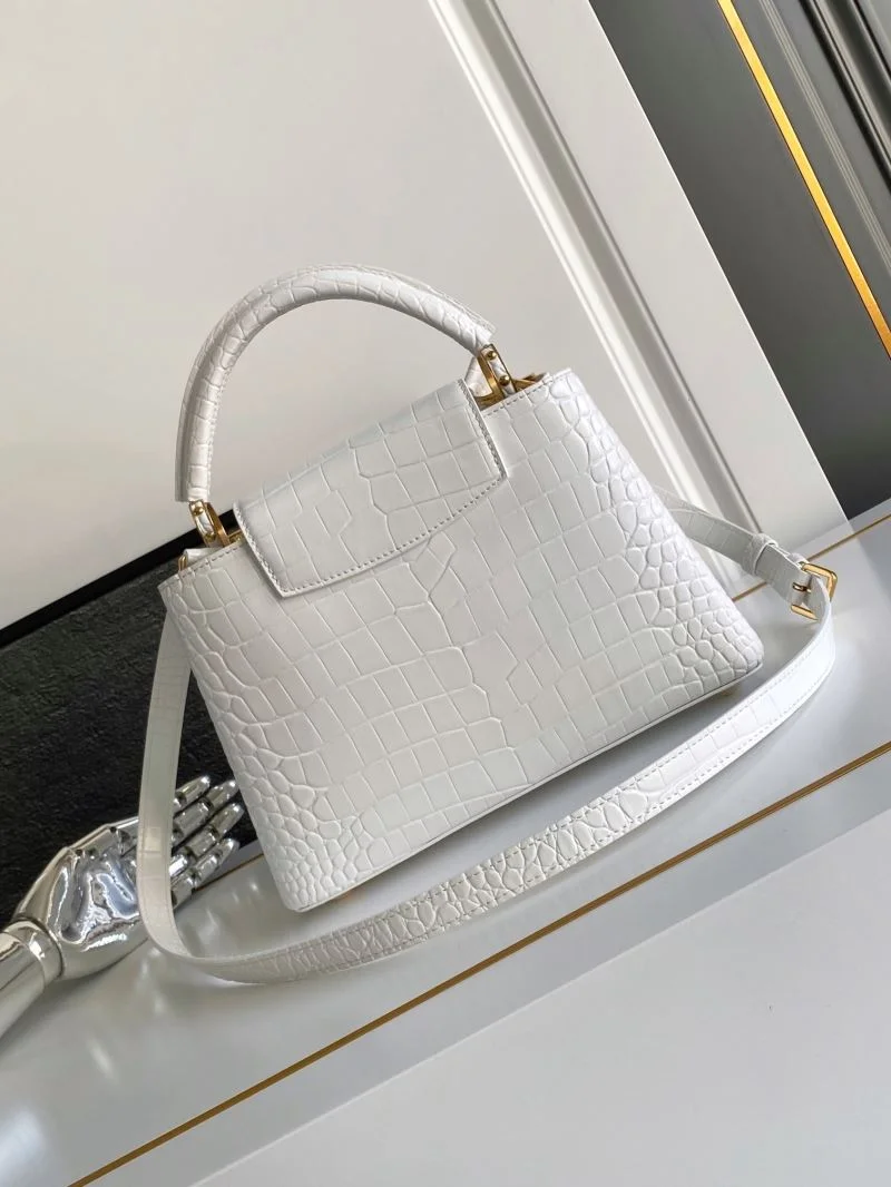 Cozy Louis Vuitton Capucines BB Bags 40679