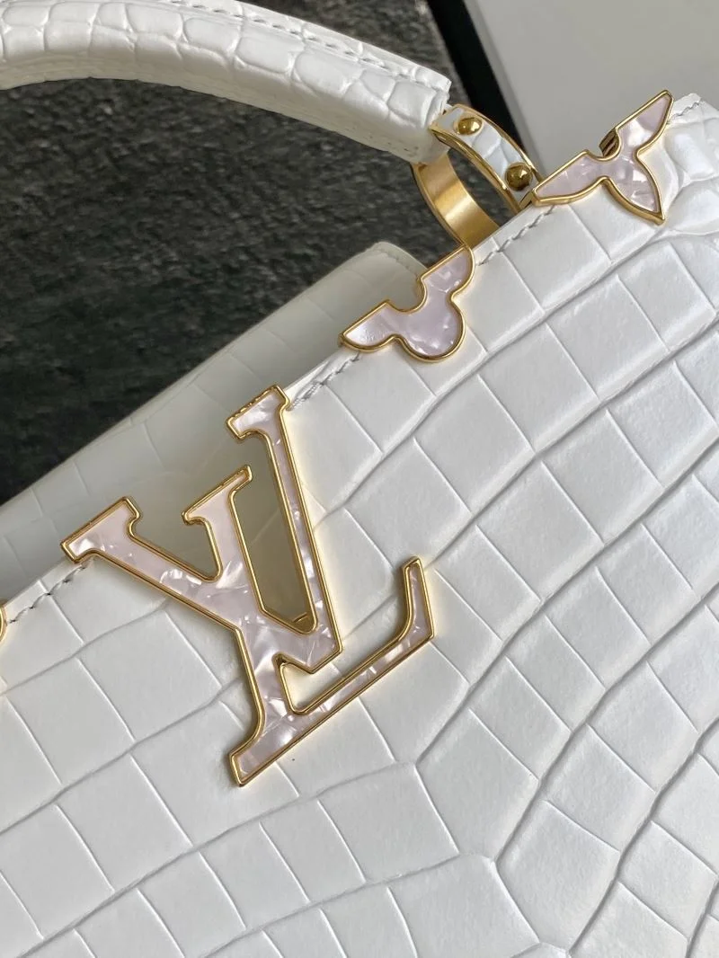 Cozy Louis Vuitton Capucines BB Bags 40679