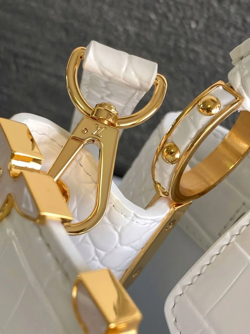 Cozy Louis Vuitton Capucines BB Bags 40679