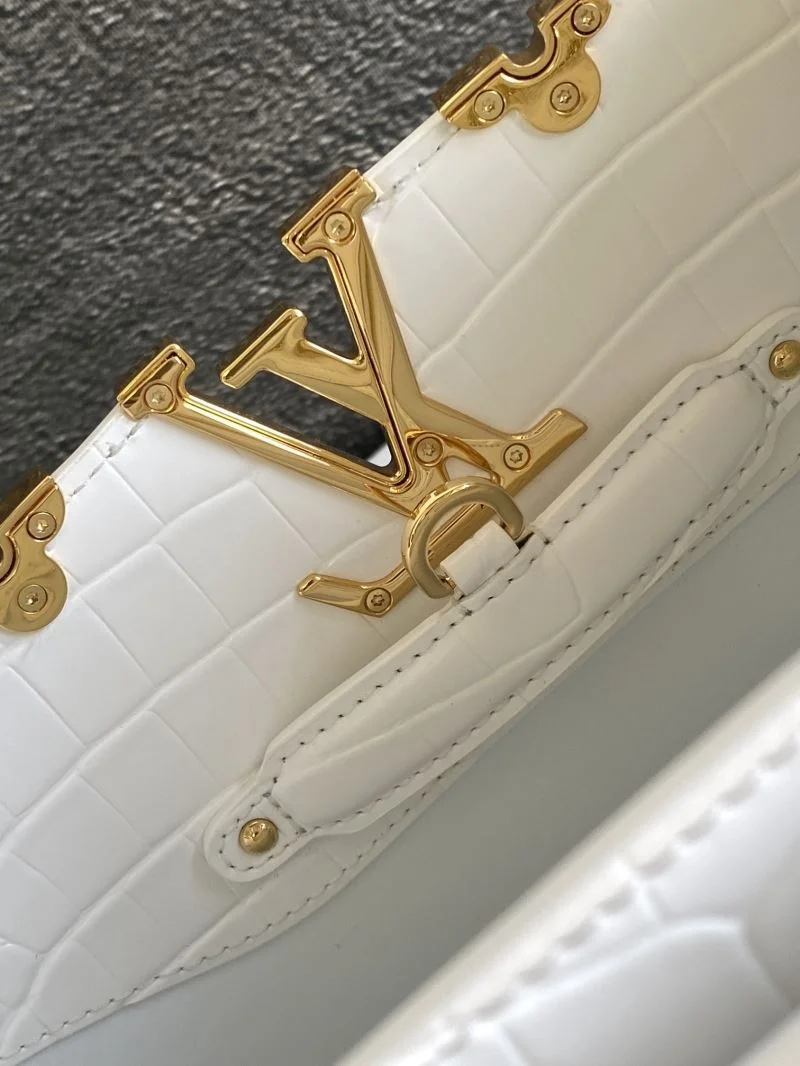 Cozy Louis Vuitton Capucines BB Bags 40679