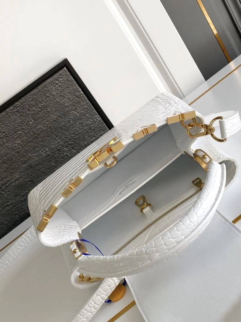 Cozy Louis Vuitton Capucines BB Bags 40679