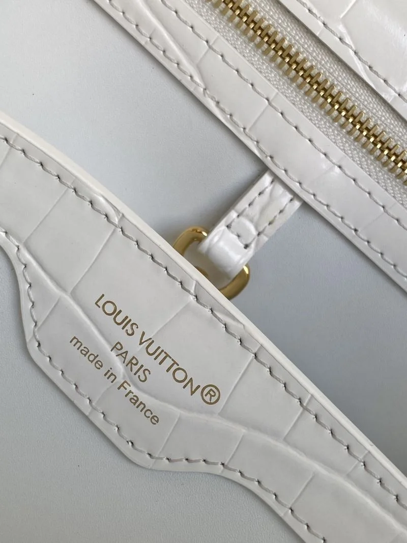 Cozy Louis Vuitton Capucines BB Bags 40679