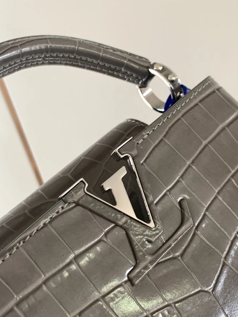Neat Louis Vuitton Capucines BB Bags 40671