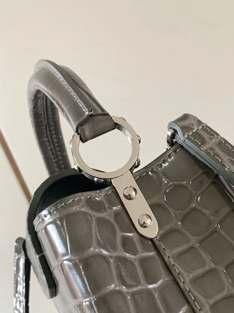 Neat Louis Vuitton Capucines BB Bags 40671