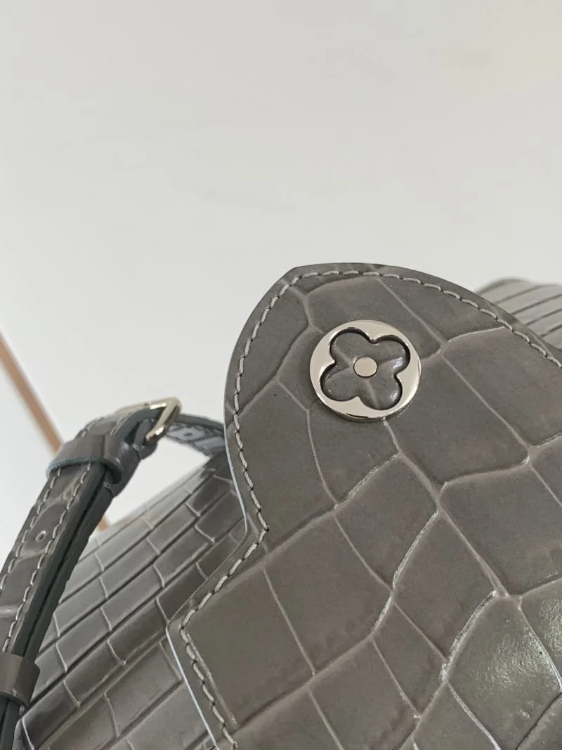 Neat Louis Vuitton Capucines BB Bags 40671