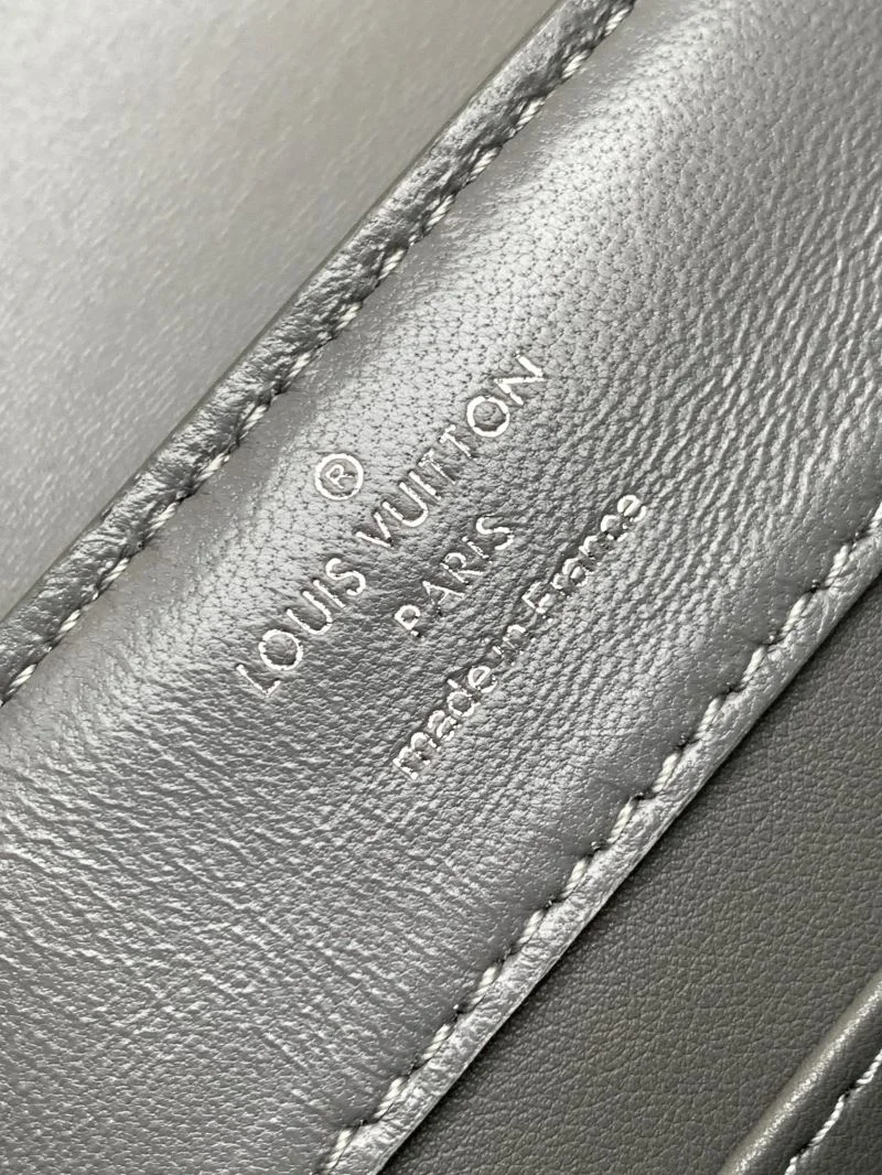Neat Louis Vuitton Capucines BB Bags 40671