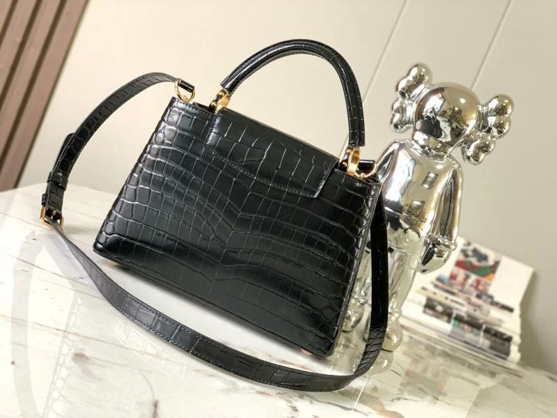 Cozy Louis Vuitton Capucines BB Bags 40667