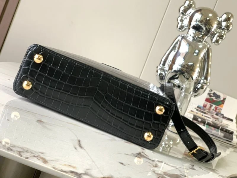Cozy Louis Vuitton Capucines BB Bags 40667