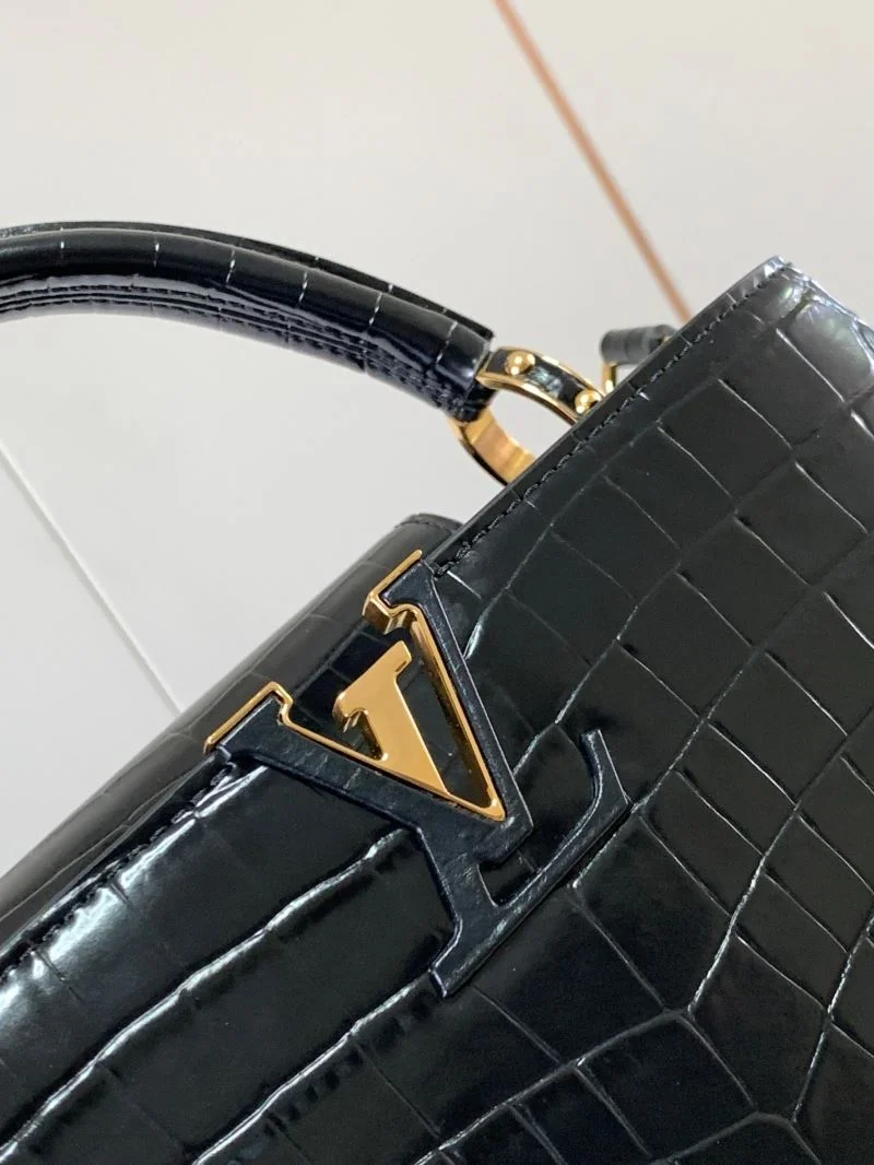 Cozy Louis Vuitton Capucines BB Bags 40667