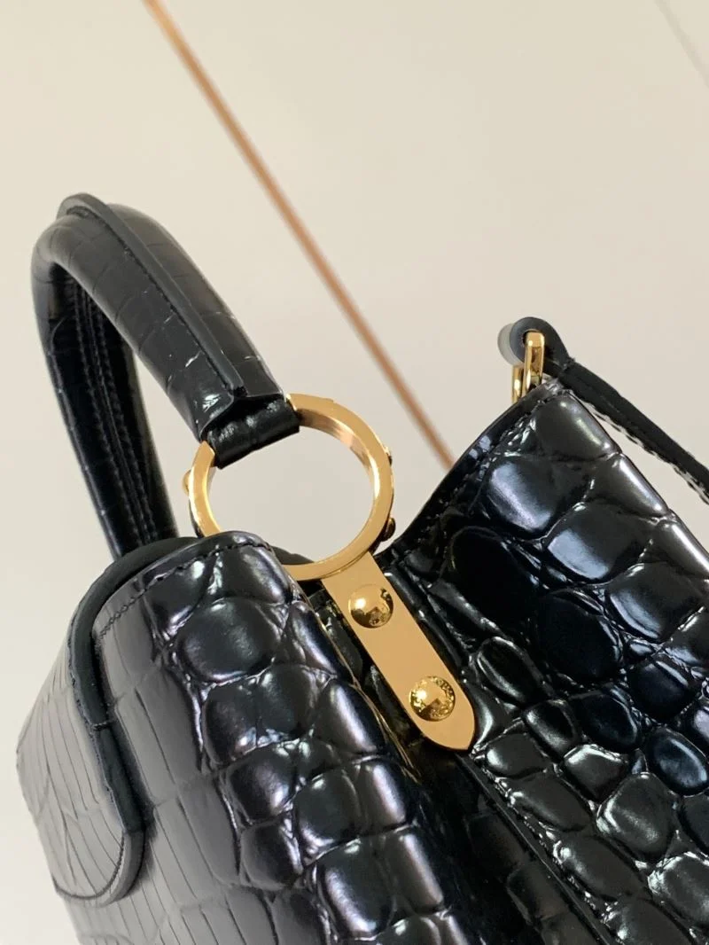 Cozy Louis Vuitton Capucines BB Bags 40667