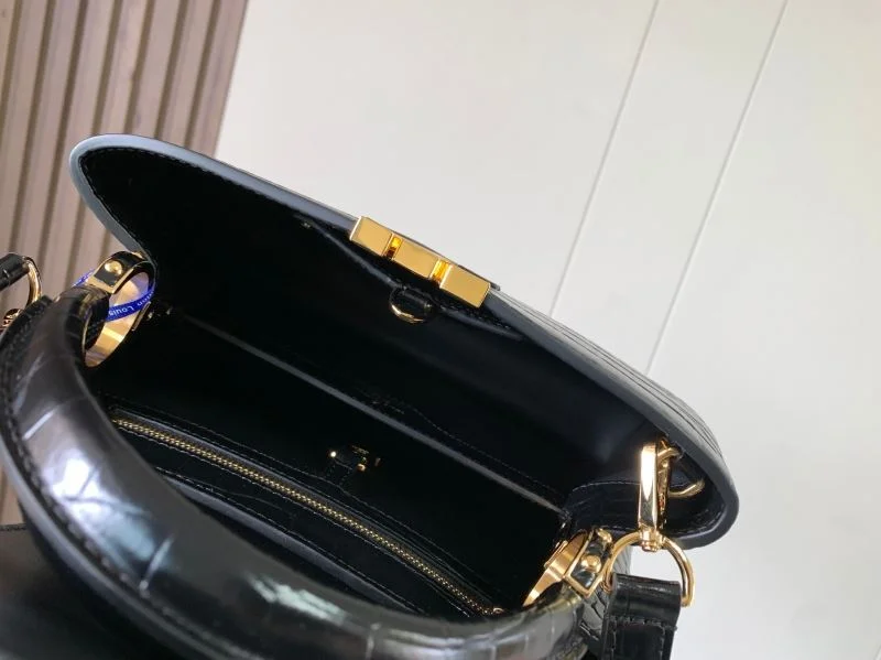 Cozy Louis Vuitton Capucines BB Bags 40667