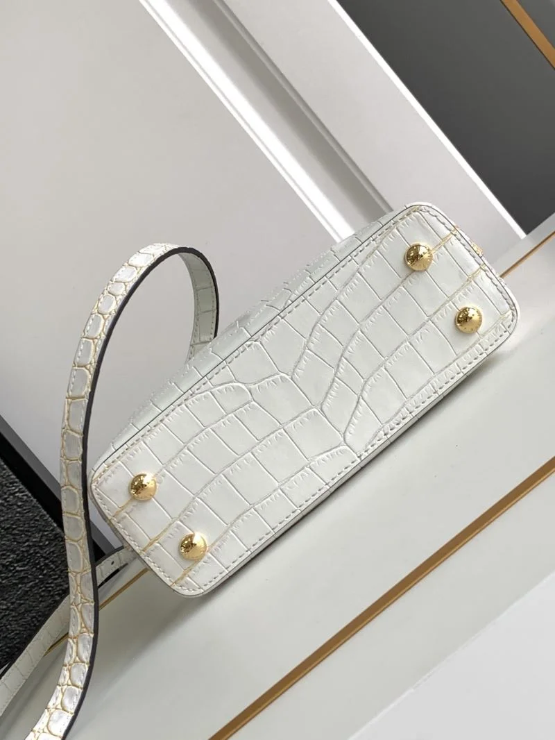 WrinkleFree Louis Vuitton Capucines BB Bags 40670