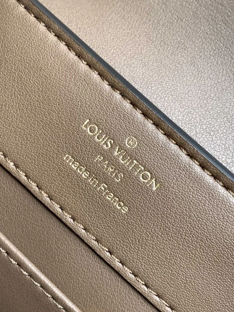 WrinkleFree Louis Vuitton Capucines BB Bags 40670