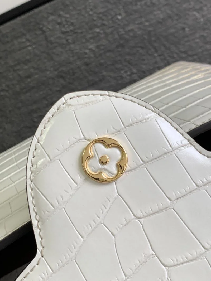 Effortless Louis Vuitton Capucines BB Bags 40662