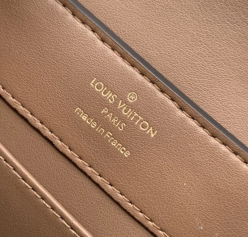 UrbanStyle Louis Vuitton Capucines BB Bags 40663