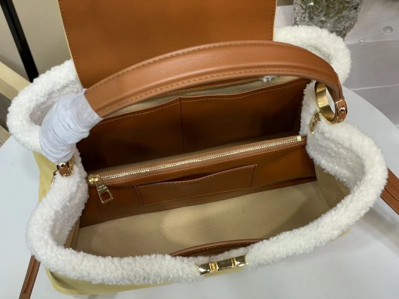 Fashionable Louis Vuitton Capucines BB Bags 40632