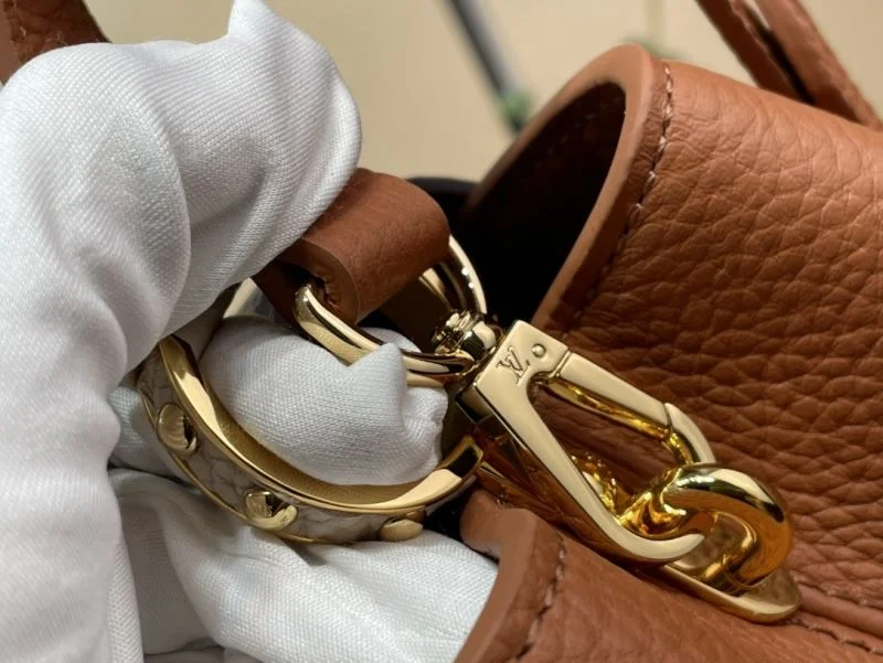 Neat Louis Vuitton Capucines BB Bags 40589