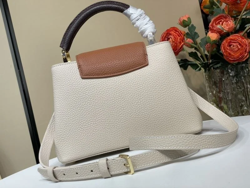 Flexible Louis Vuitton Capucines BB Bags 40677