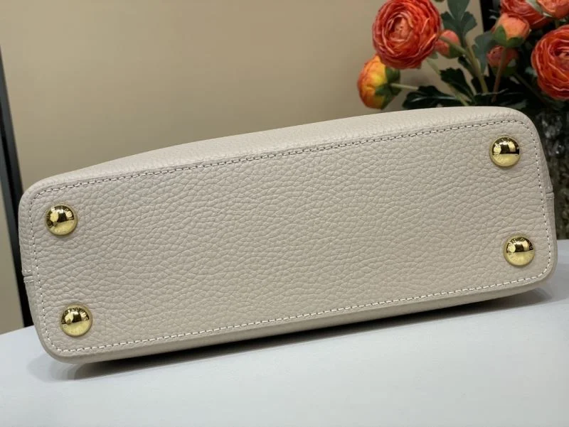 Flexible Louis Vuitton Capucines BB Bags 40677