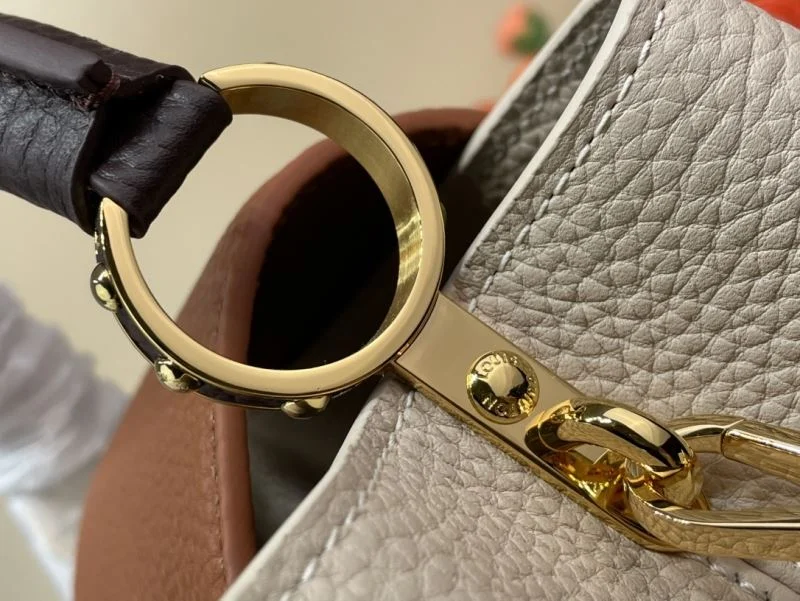 Flexible Louis Vuitton Capucines BB Bags 40677